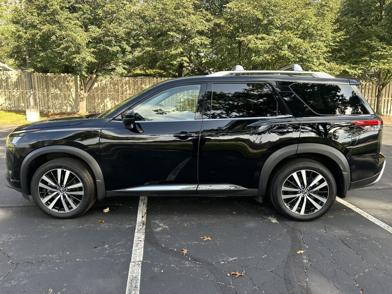 2024 Nissan Pathfinder Platinum photo 2