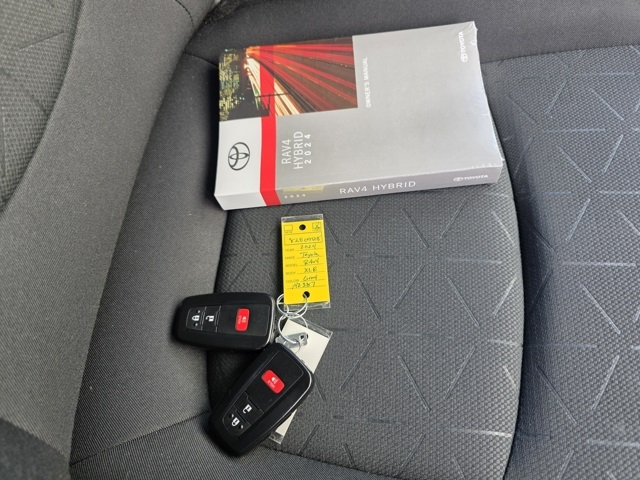 2024 Toyota RAV4 Hybrid XLE photo 9