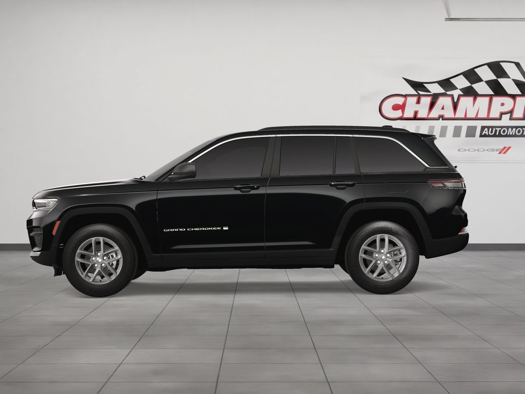 2025 Jeep Grand Cherokee Laredo Altitude photo 3