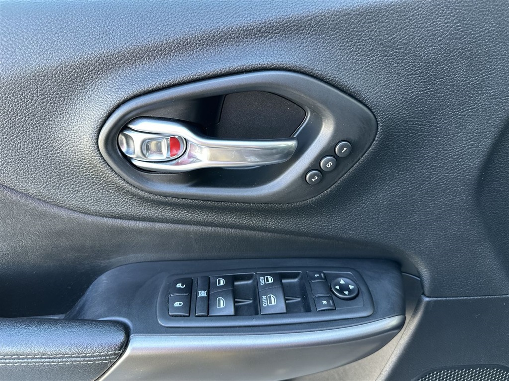 2020 Jeep Cherokee Limited photo 19