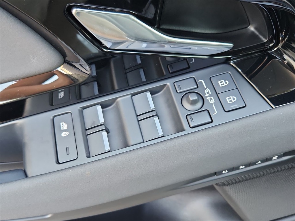 2025 Land Rover Range Rover Evoque photo 12