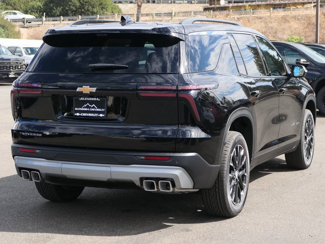 2026 Chevrolet Traverse photo 2