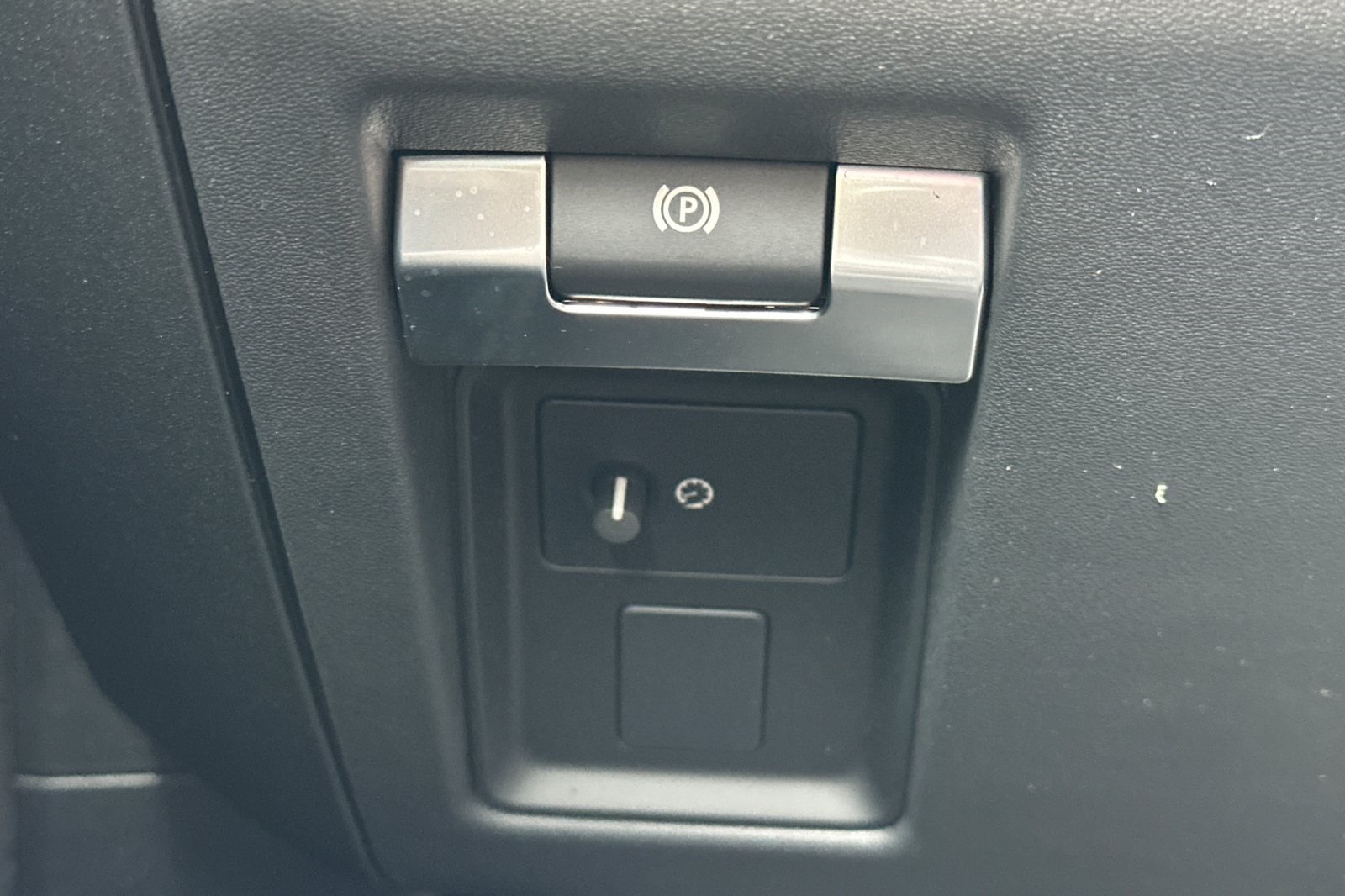 2025 Land Rover Defender 110 X photo 27