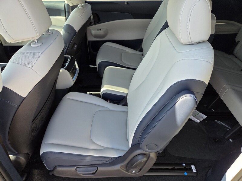 2026 Kia Carnival EX photo 7