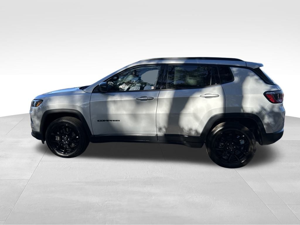 2026 Jeep Compass Latitude Altitude photo 3