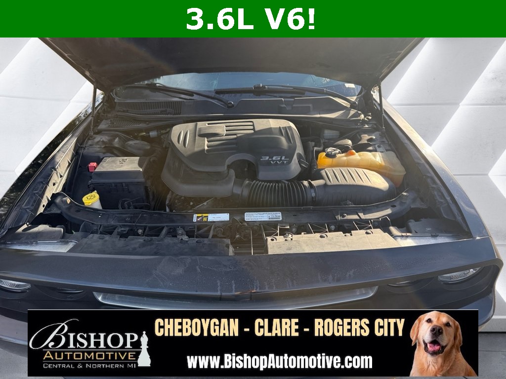 2014 Dodge Challenger SXT photo 3