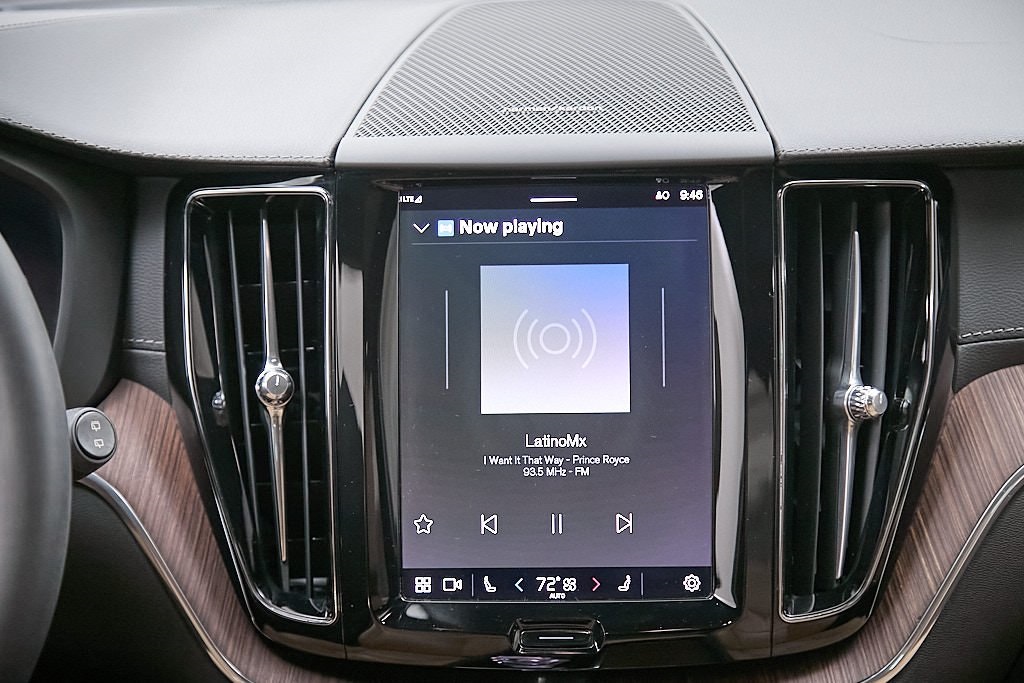 2023 VOLVO XC60 - Image 25