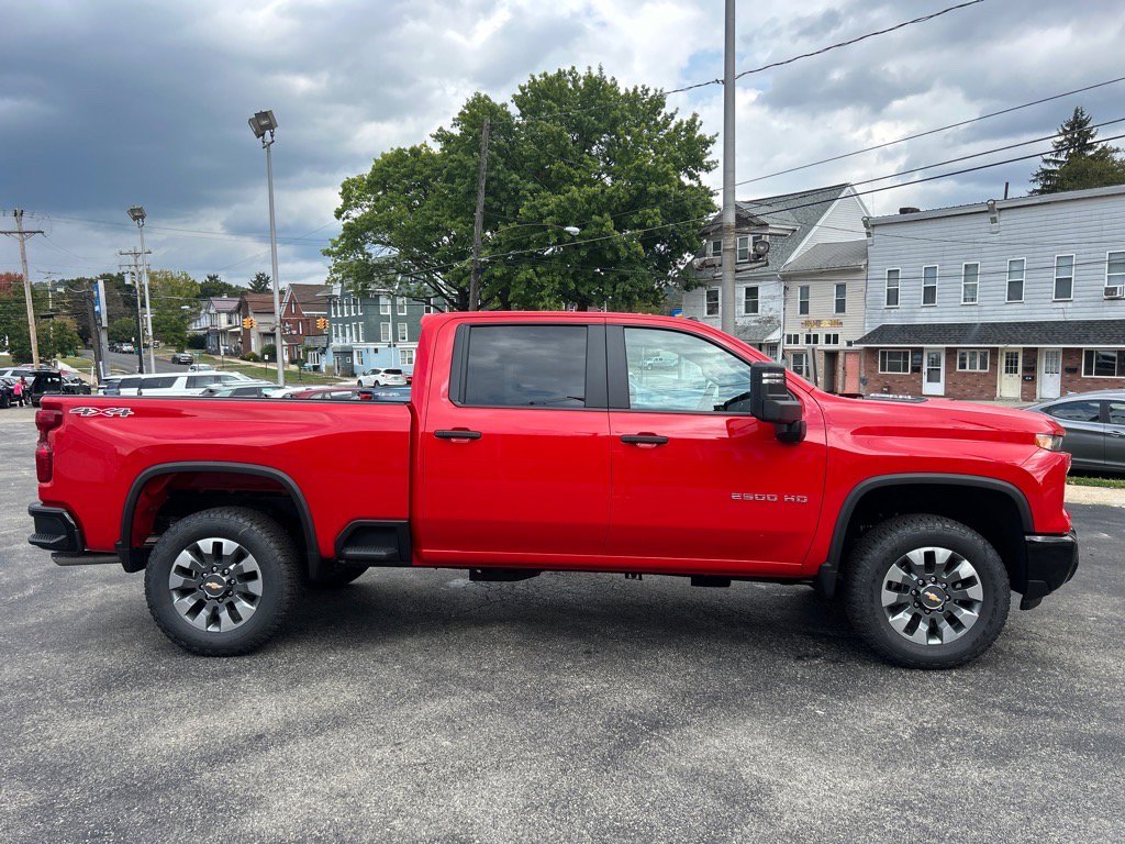 2026 Chevrolet Silverado 2500HD Custom photo 2