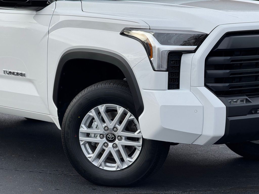 2025 Toyota Tundra SR5 photo 3