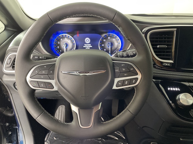 2025 Chrysler Pacifica photo 22