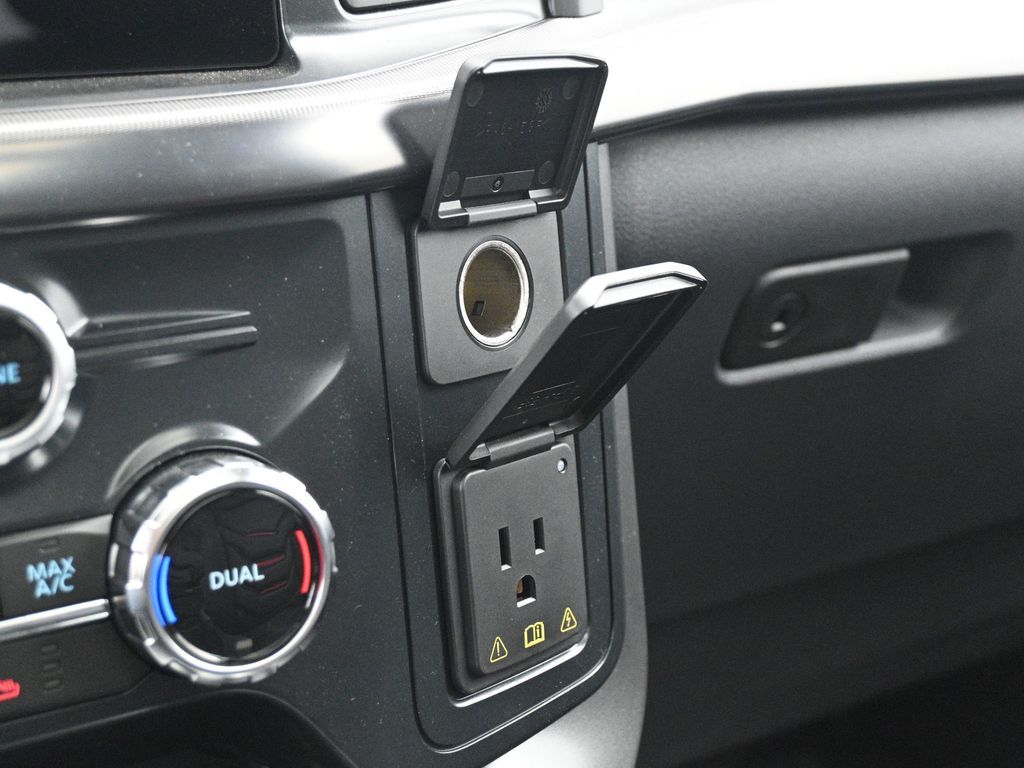 2025 Ford F-150 Lariat photo 16
