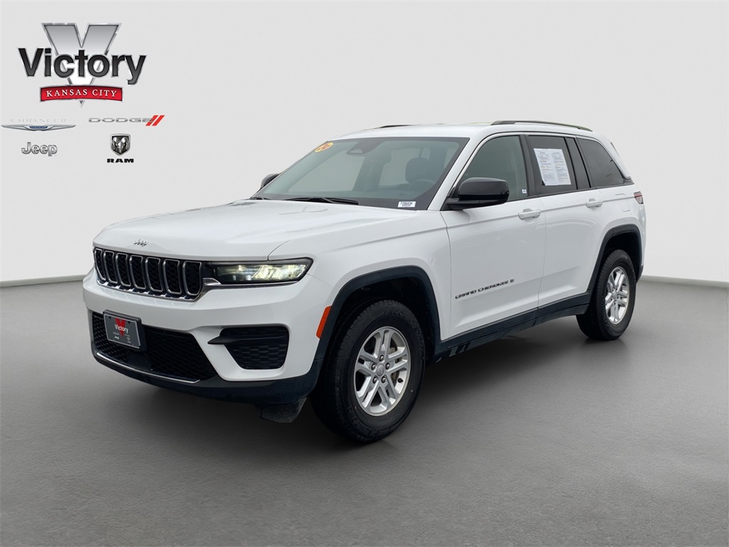 2024 Jeep Grand Cherokee Laredo photo 3