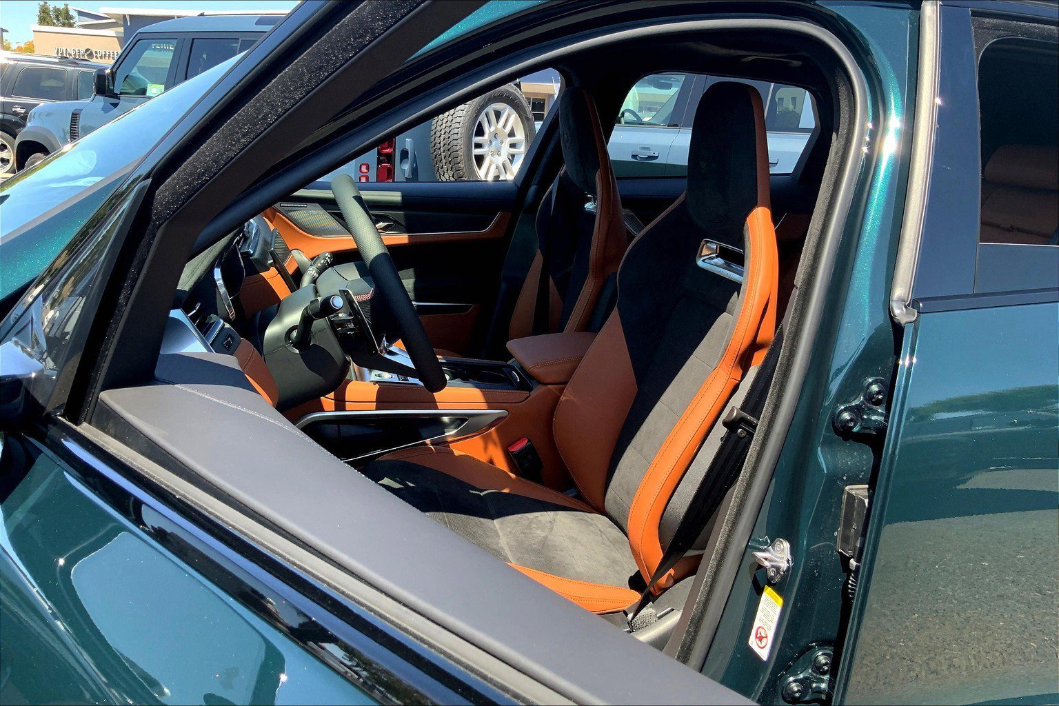 2026 Jaguar F-PACE SVR photo 9