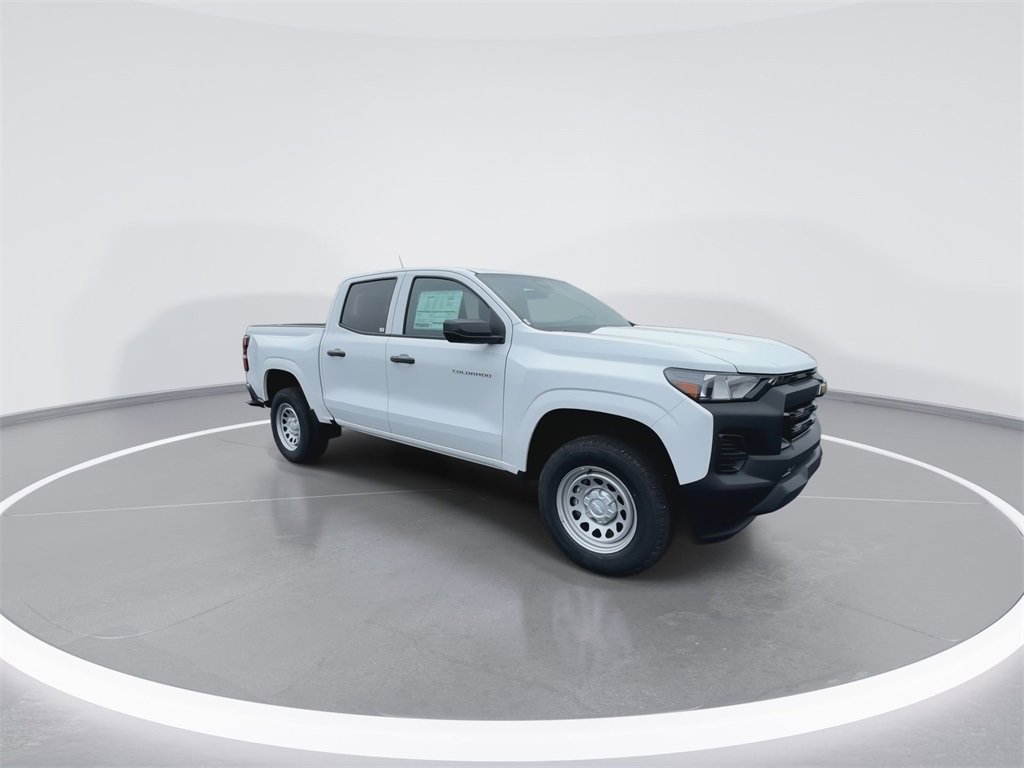 2025 Chevrolet Colorado LT photo 2
