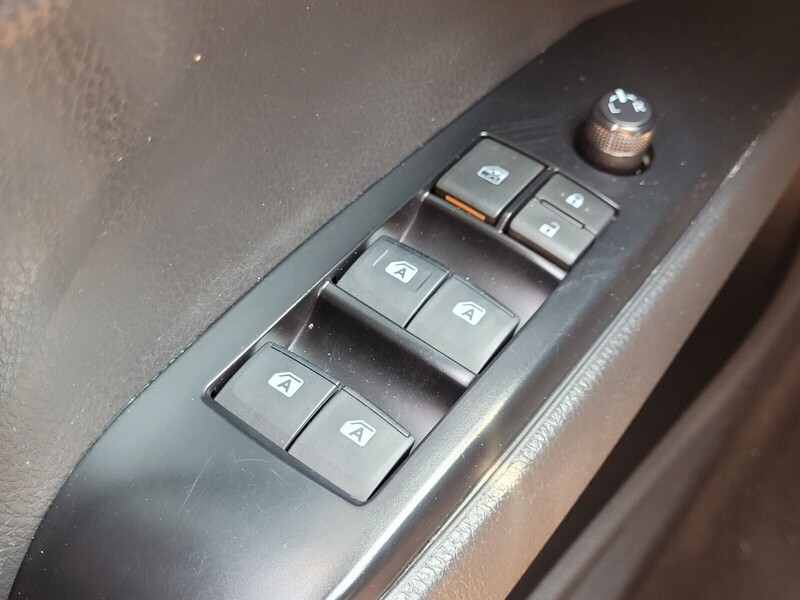 2020 Toyota Camry SE photo 19