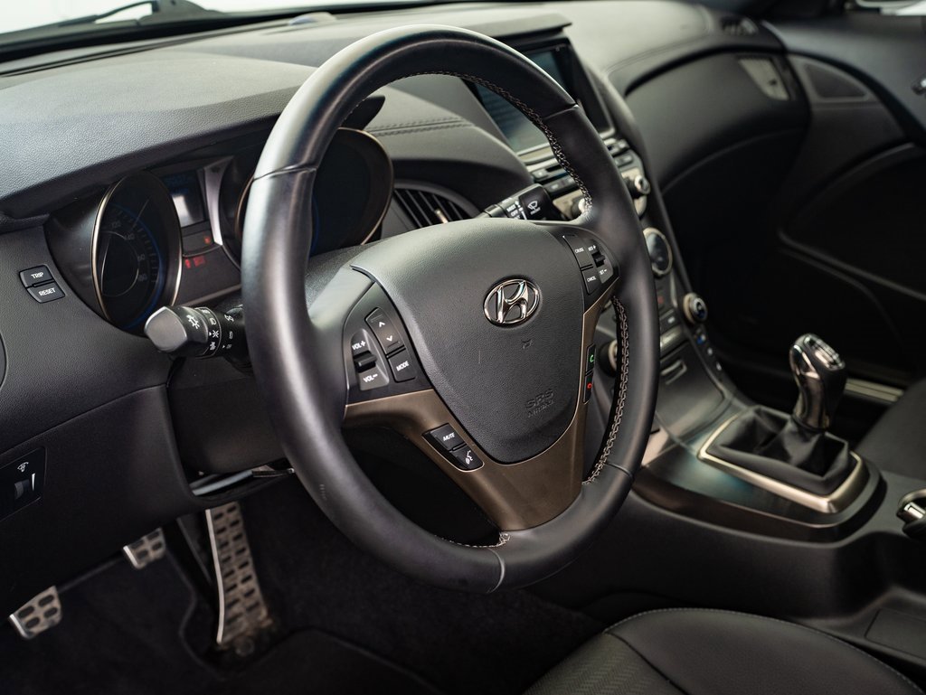 2013 Hyundai Genesis Coupe 3.8 Track photo 4