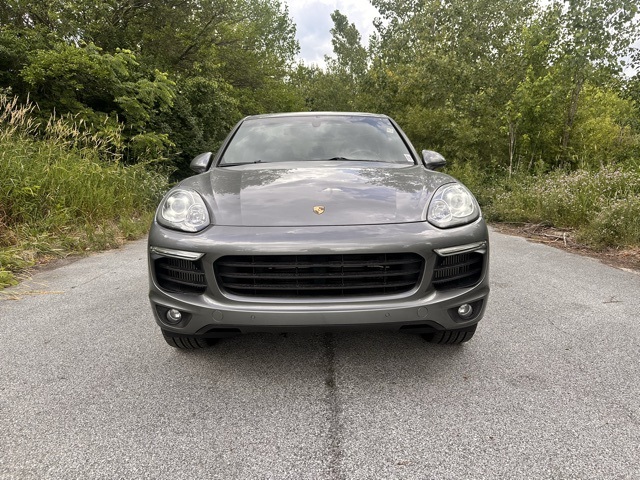 2017 Porsche Cayenne S photo 2