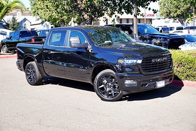 New 2026 Diamond Black Crystal Pearl-Coat Exterior Paint RAM Laramie image 3