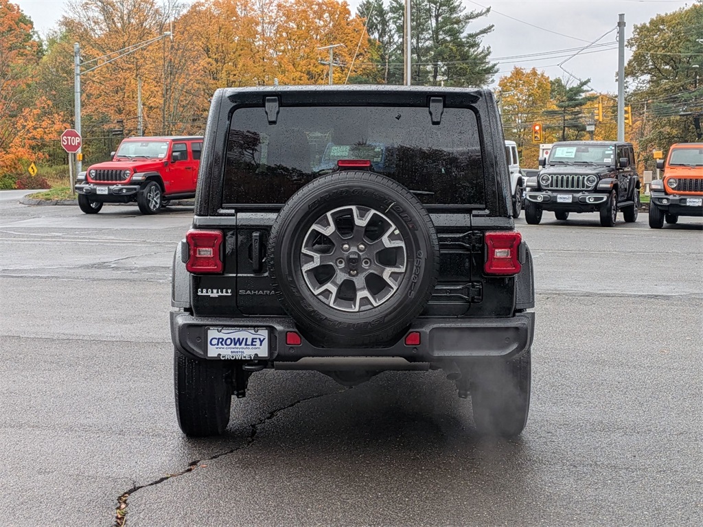 2025 Jeep Wrangler Sahara photo 4