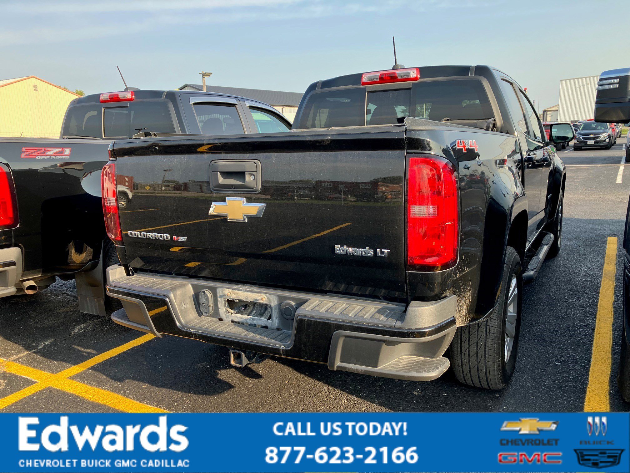 2017 Chevrolet Colorado LT photo 2