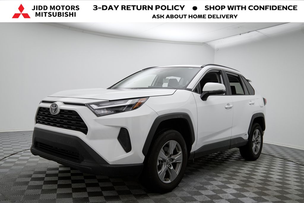 2025 Toyota RAV4 XLE's photo