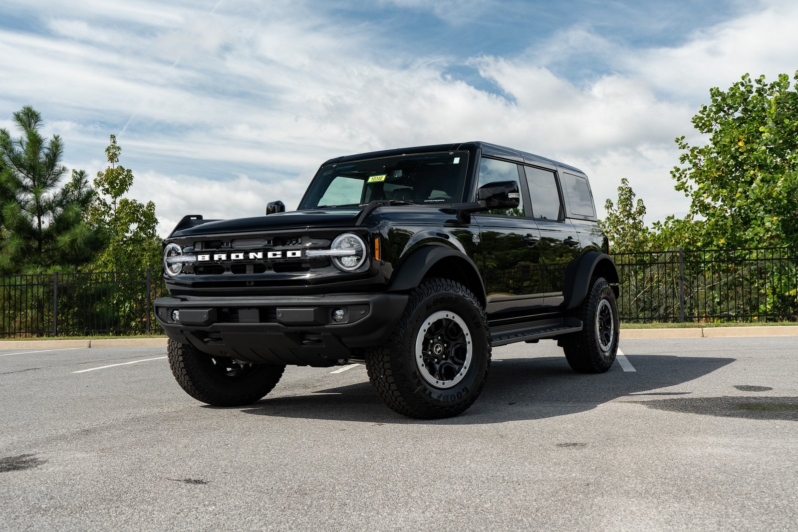 2025 Ford Bronco 4-Door Outer Banks's photo