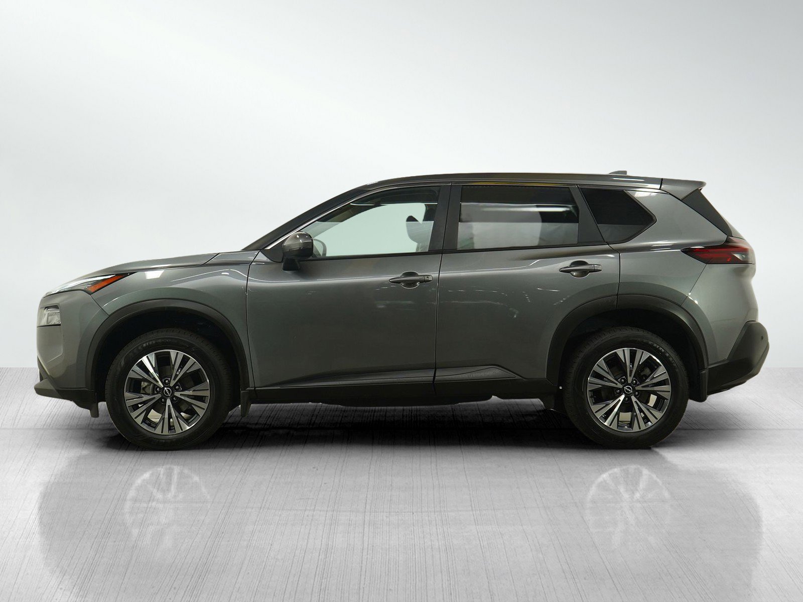 Used 2022 Nissan Rogue SV with VIN JN8BT3BB9NW330132 for sale in Minneapolis, Minnesota