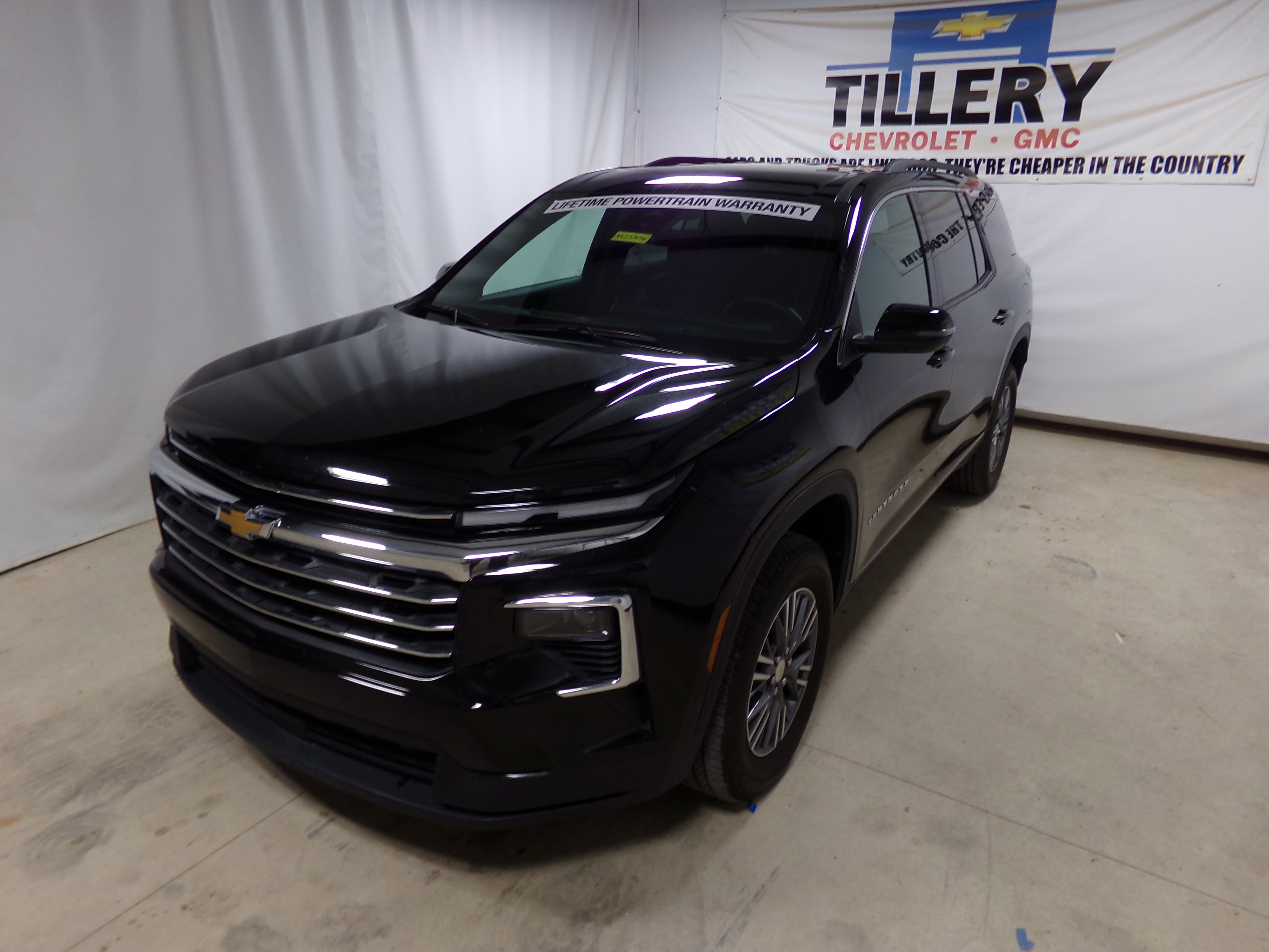 2025 Chevrolet Traverse photo 3