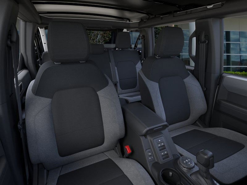 2025 Ford Bronco Base photo 7