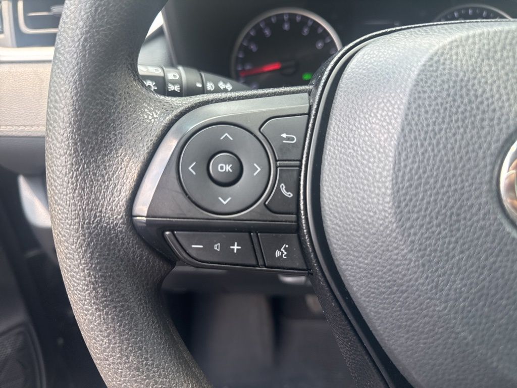 2021 Toyota RAV4 XLE photo 10