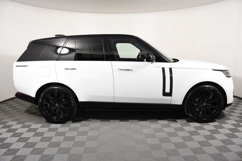 2025 Land Rover Range Rover SE photo 4