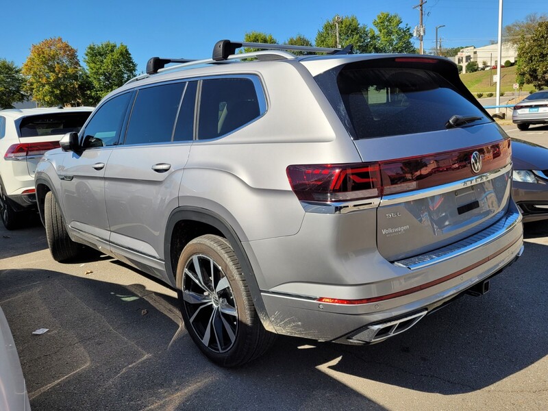 2024 Volkswagen Atlas SEL Premium R-Line photo 3