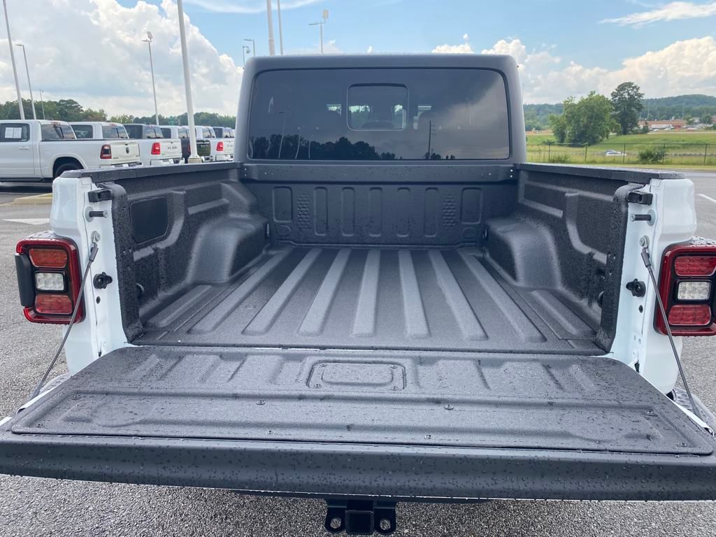 2025 Jeep Gladiator Willys photo 21
