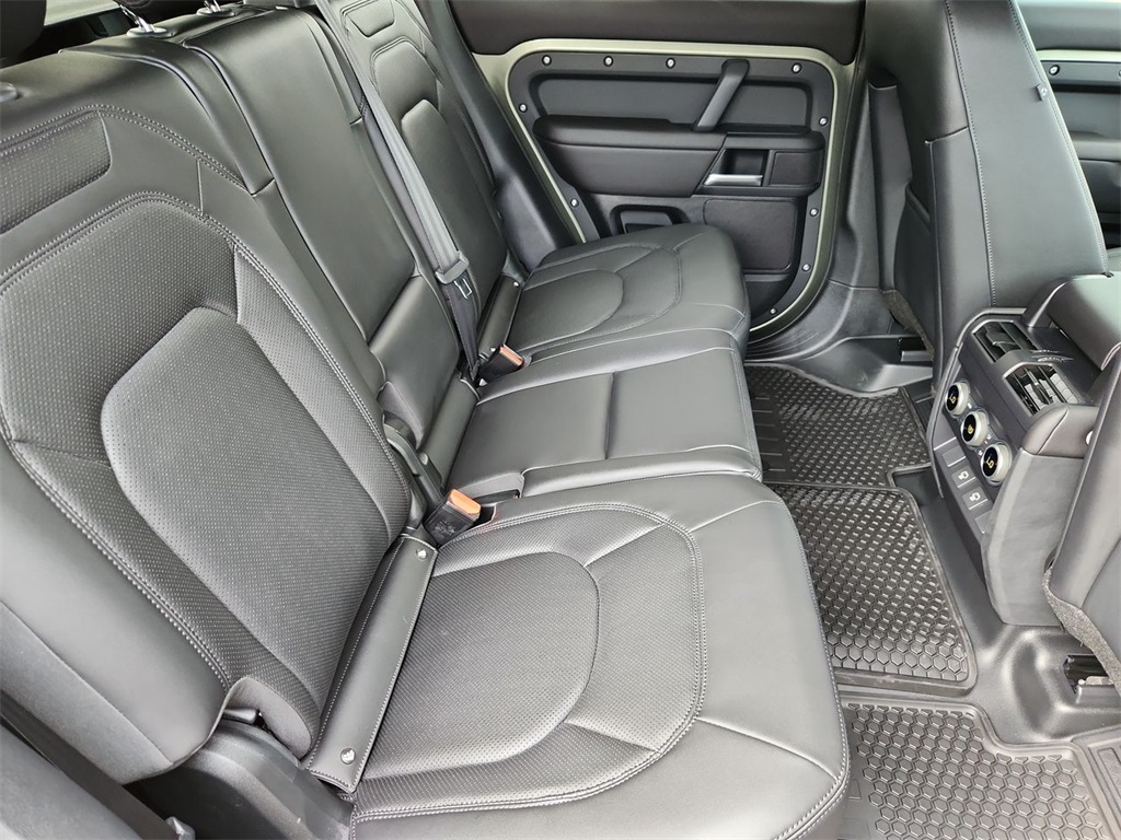 2025 Land Rover Defender 110 S photo 25