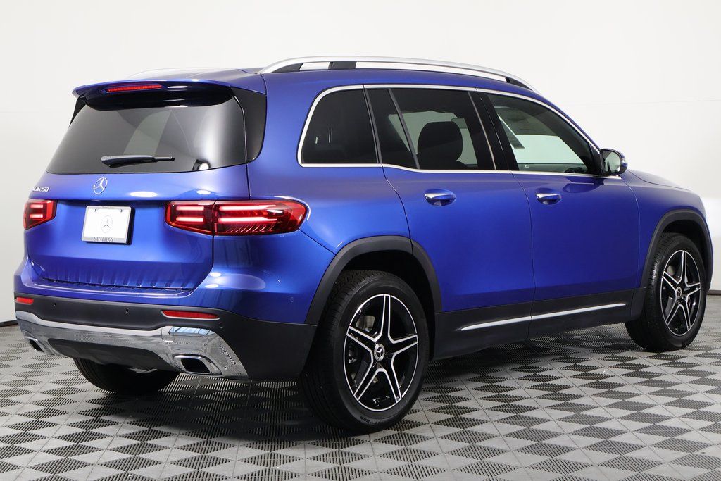 2026 Mercedes Benz GLB 250 photo 2