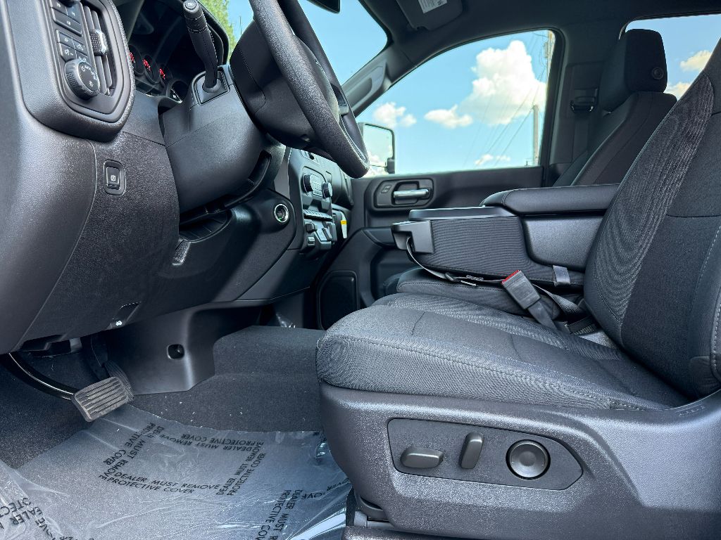 2025 Chevrolet Silverado 2500HD Custom photo 19