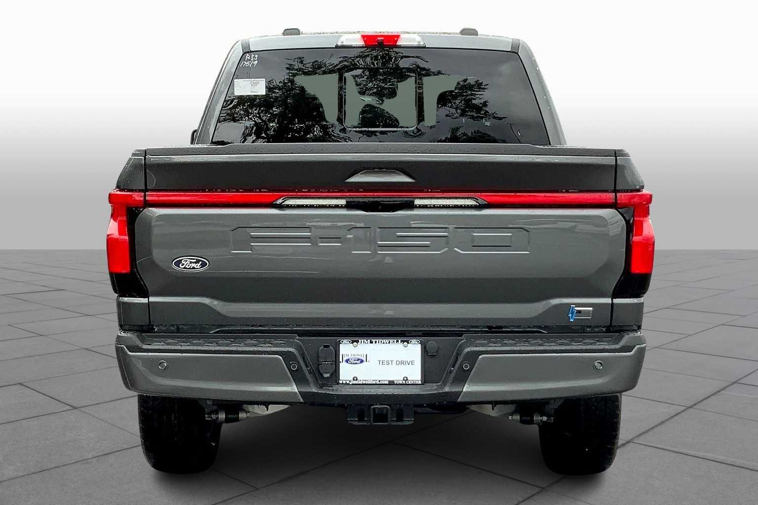2025 Ford F-150 Lightning Lariat photo 4