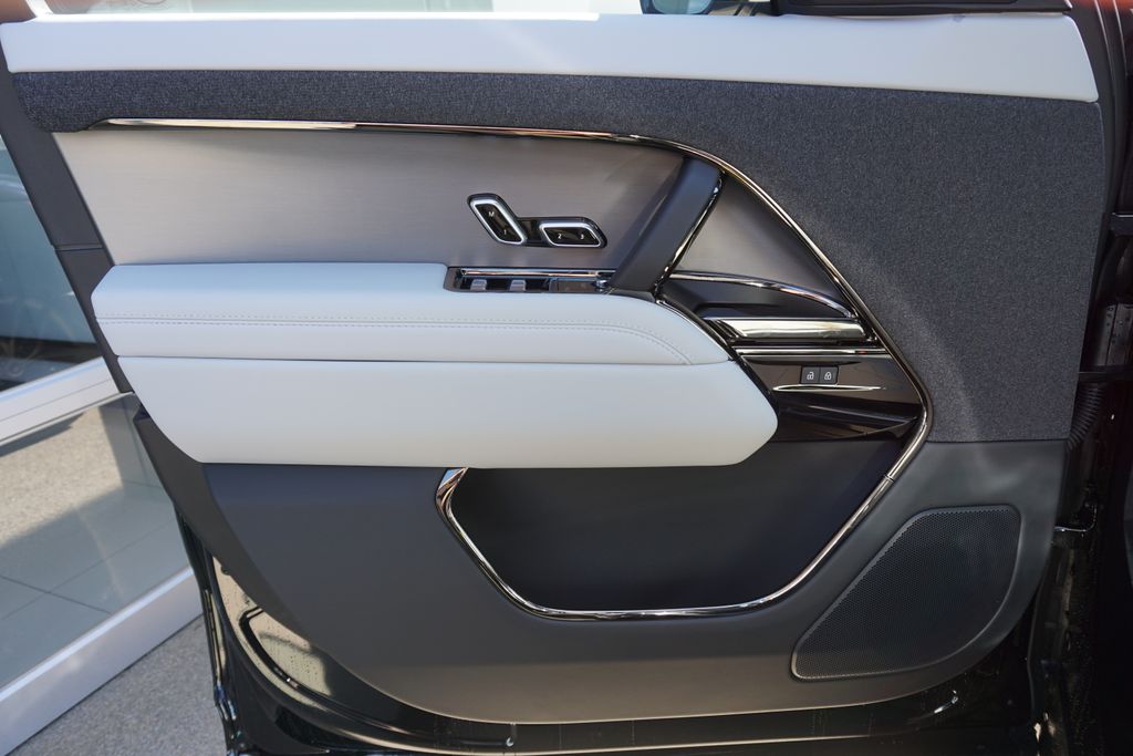 2025 Land Rover Range Rover Sport SE photo 16