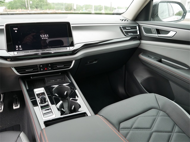 2025 Volkswagen Atlas Peak Edition SE photo 10