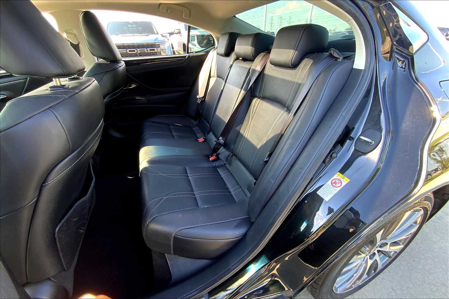 2019 Lexus ES Luxury photo 20