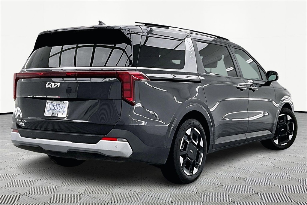 Used 2025 Kia Carnival EX with VIN KNDNC5K39S6460551 for sale in Kansas City