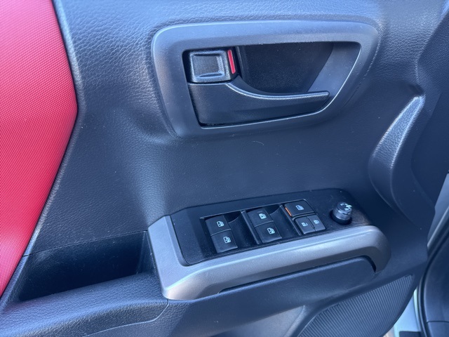 2022 Toyota Tacoma SR5 photo 21
