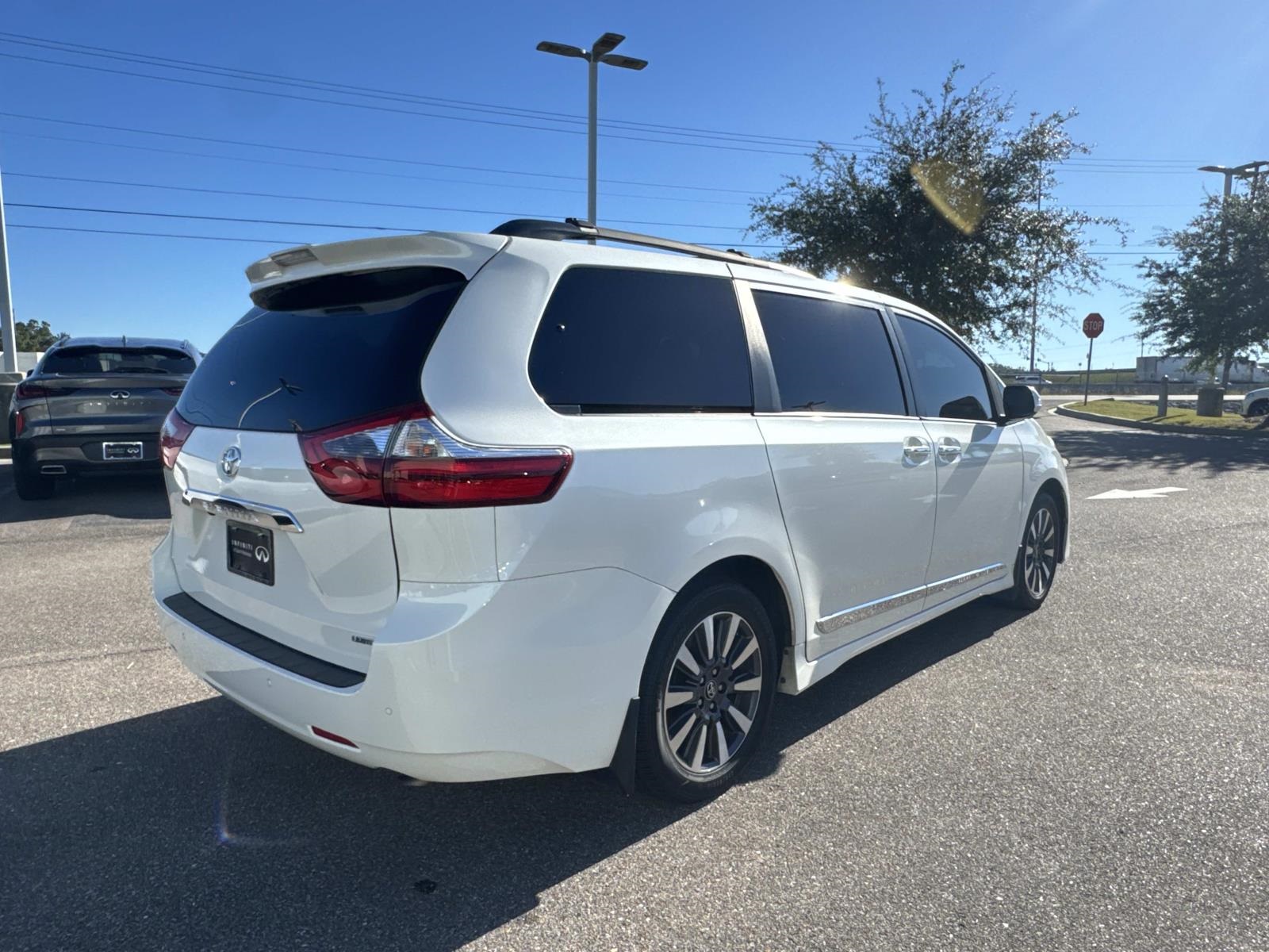 2020 Toyota Sienna XLE photo 4