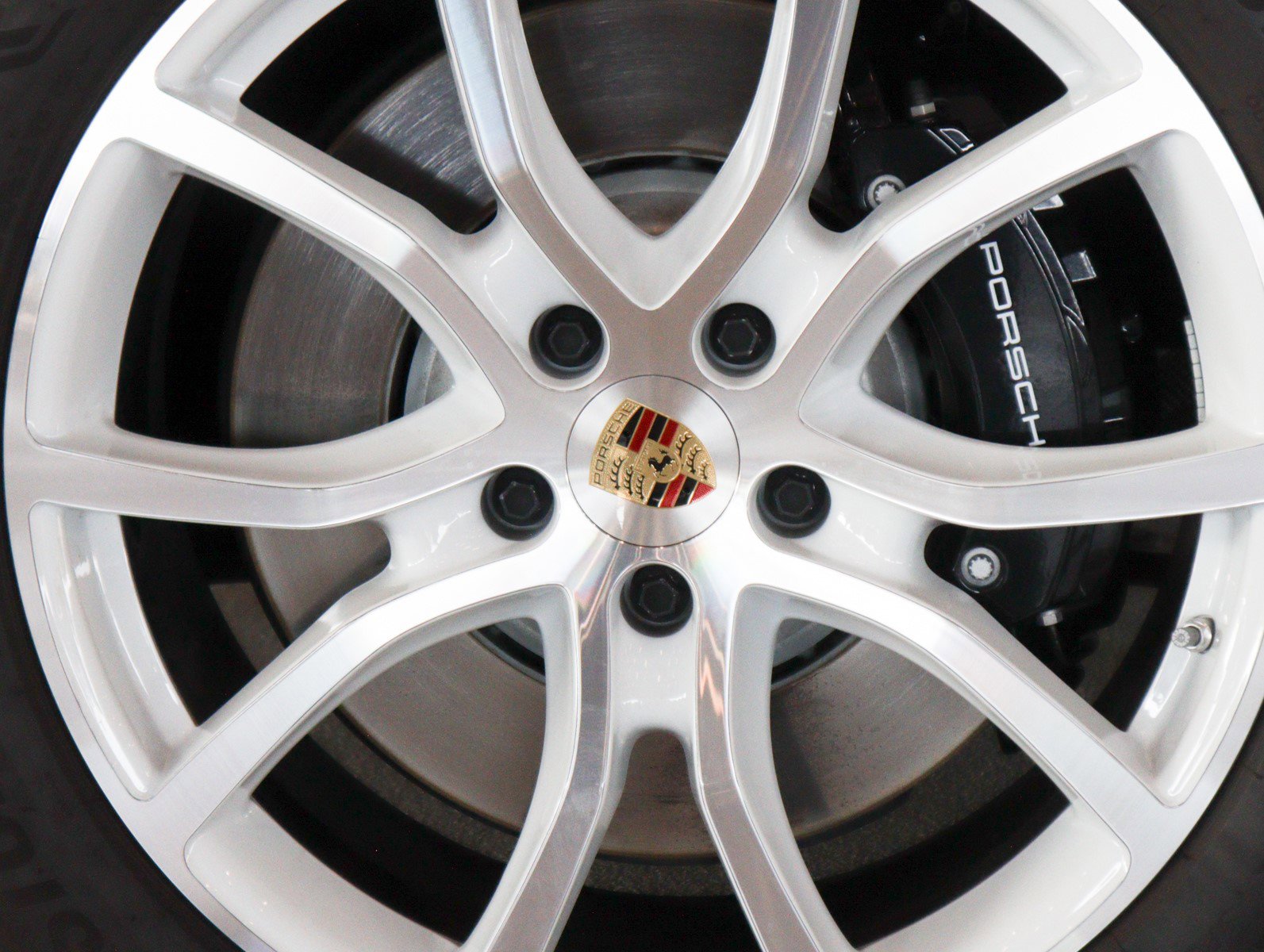 2024 Porsche Cayenne S photo 13