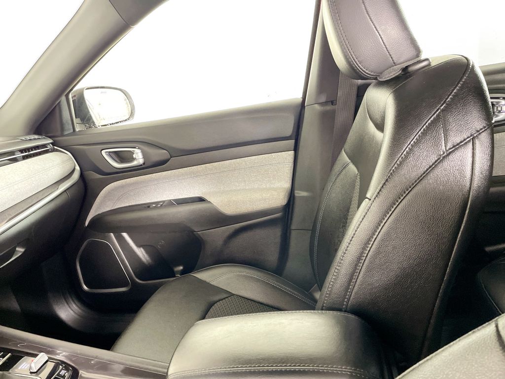 2024 Jeep Compass Latitude photo 18
