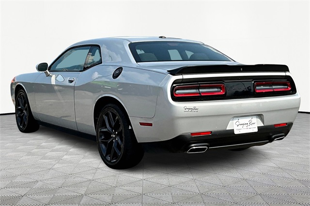 2022 Dodge Challenger SXT photo 2