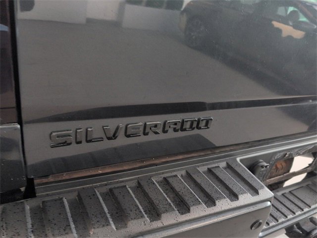 Used 2017 GRAPHITE METALLIC Chevrolet LT image 9