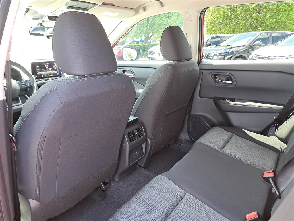 2026 Nissan Rogue SV photo 10