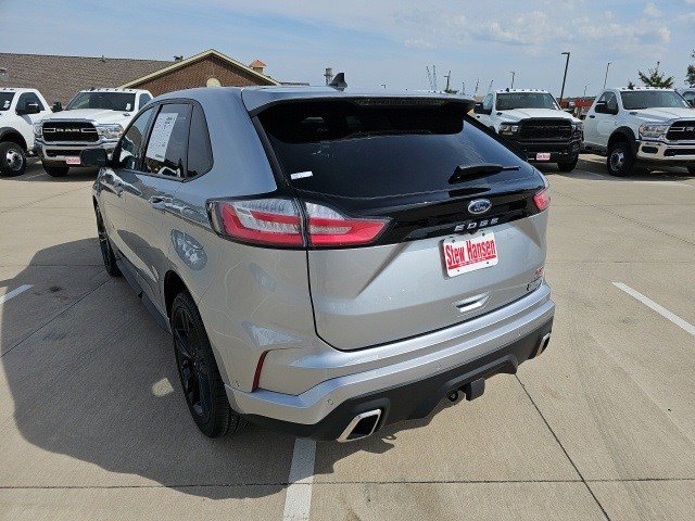 2022 Ford Edge ST photo 2