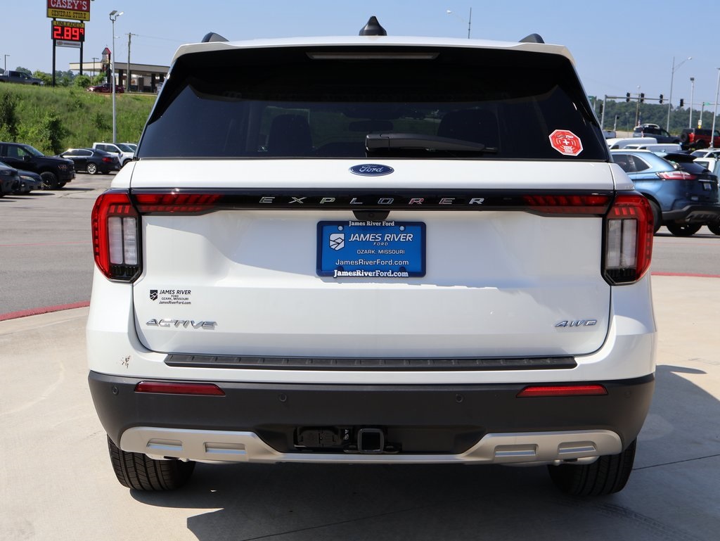 2025 Ford Explorer photo 4